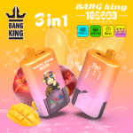 Dwukolorowe butelki do vape od różowego do pomarańczowego z maskotką małpy, ustawione pod kątem na tle mango i brzoskwini, logo Bang King i tekst 3 w 1.