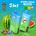 Dwa niebieskie akumulatory Bang King 3 w 1 10000 mAh pokazane pod kątem z arbuzem i jagodami na jasnym, wodnozielonym tle, logo i ikony powyżej.