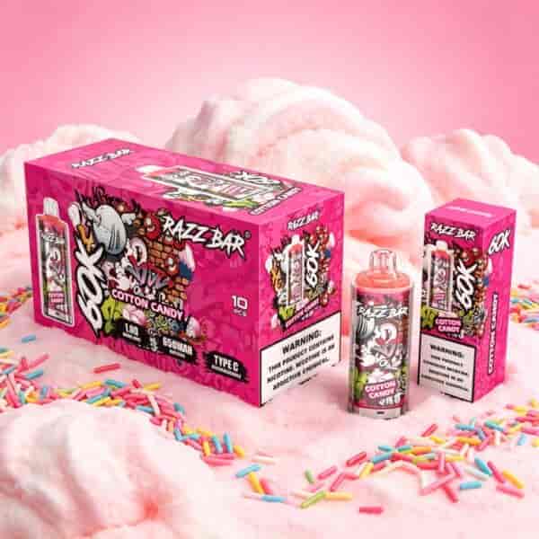 Emballage de bonbons roses colorés avec des graphismes de style graffiti, un fond de barbe à papa et des pépites; comprenant une boîte, une petite bouteille et un flacon.