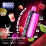 Dispositivo de vapeo Stagbar 6 en 1 Strawberry Edition en ángulo con cuerpo rosa, rodeado de frutas y postres sobre un fondo rojo espacial.