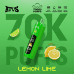 Leuchtend grünes Vape-Gerät mit der Aufschrift ATUS mit Zitronen-Limetten-Geschmack, Limettenscheibe und Zitronenscheibe, überlagert auf einem kräftigen “70K PUFFS”-Hintergrund mit dem Text LEMON LIME unten